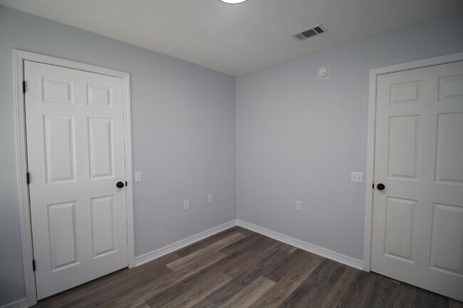 Building Photo - Updated Fox Hollow 3BR Home Near 9 Mile Rd with LVP Flooring, Granite Kitchen, 2-Car Garage & Fen...