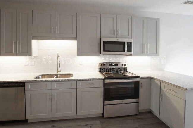 Building Photo - 2290 Connally Pl