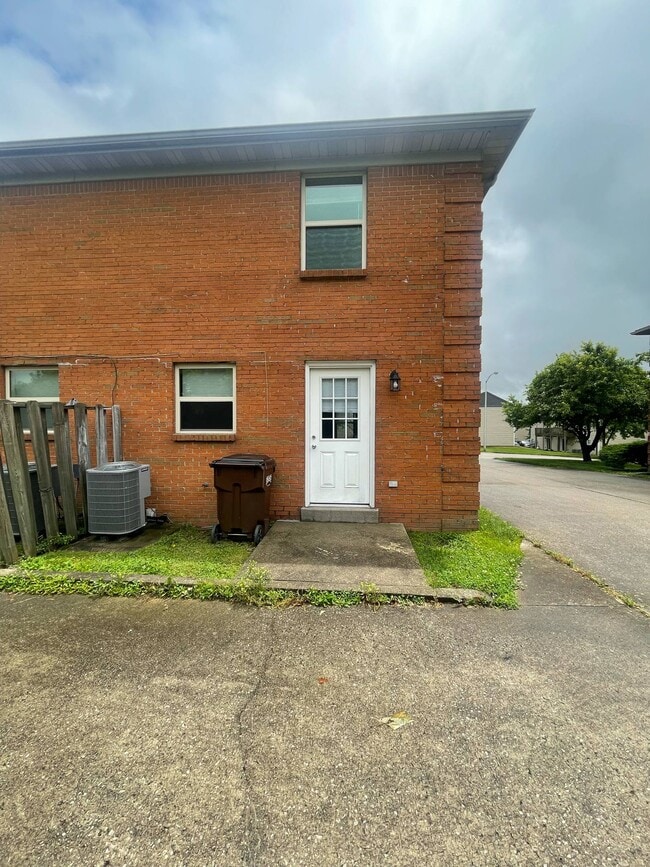 Building Photo - 490 Garden City Dr