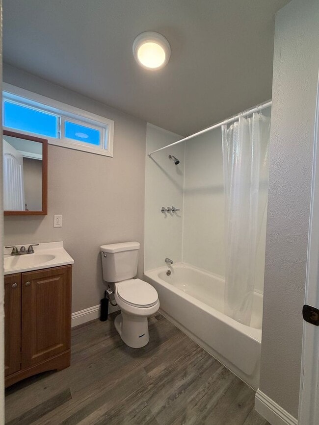Building Photo - Charming 3-Bedroom Home – Move-In Ready