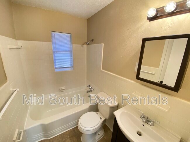 Building Photo - 1766 Carlyle Ave