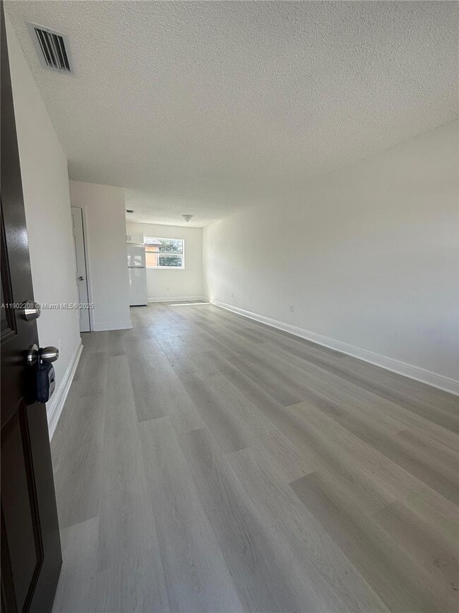 Building Photo - 5461 W 24th Ave