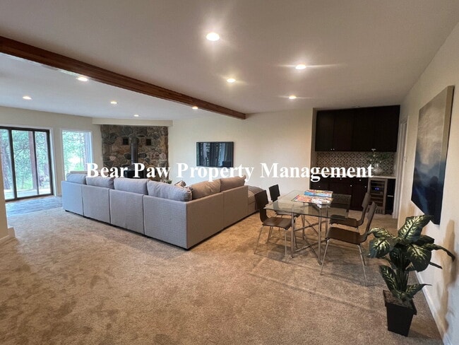 Building Photo - Beautiful Home in Genesee!