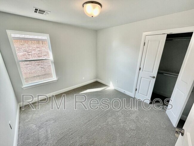 Building Photo - 9100 Yassir Blvd