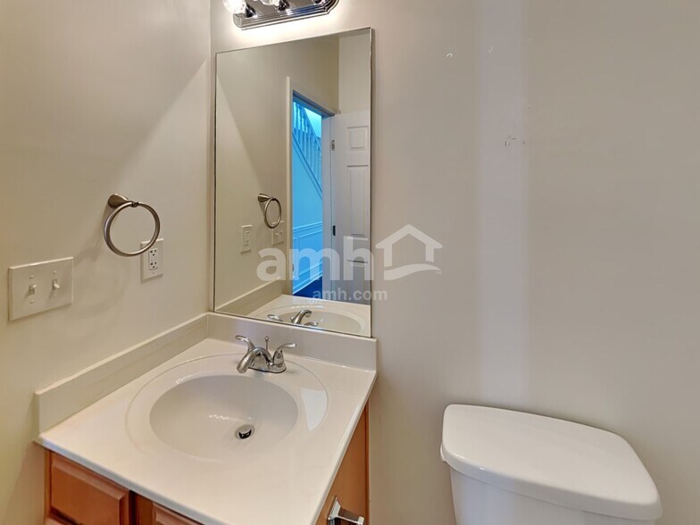 Building Photo - 412 Farmwood Way