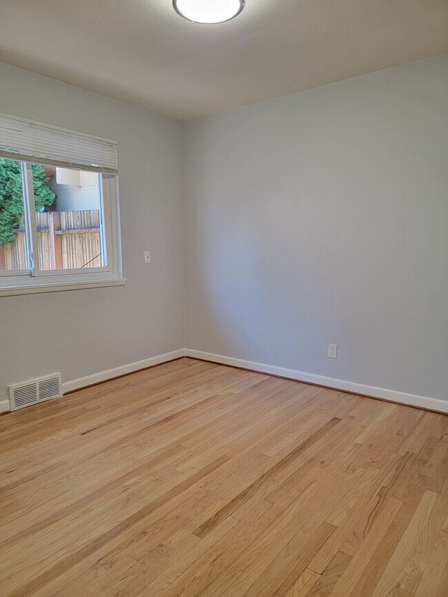 Building Photo - 7305-7307 47th Ave SW