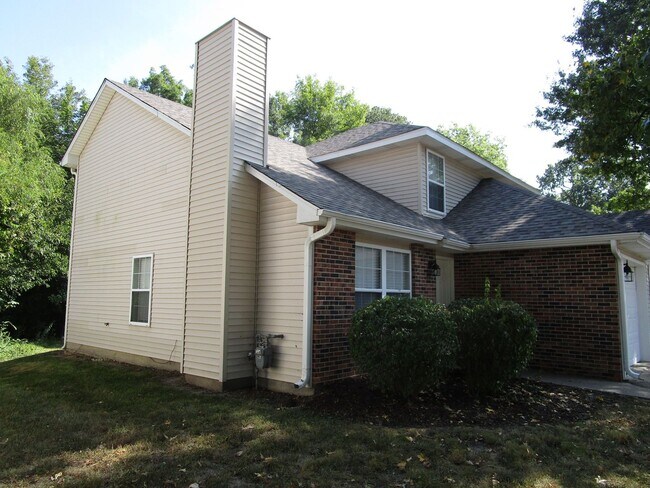Building Photo - 3550-3552 Prescott Dr.