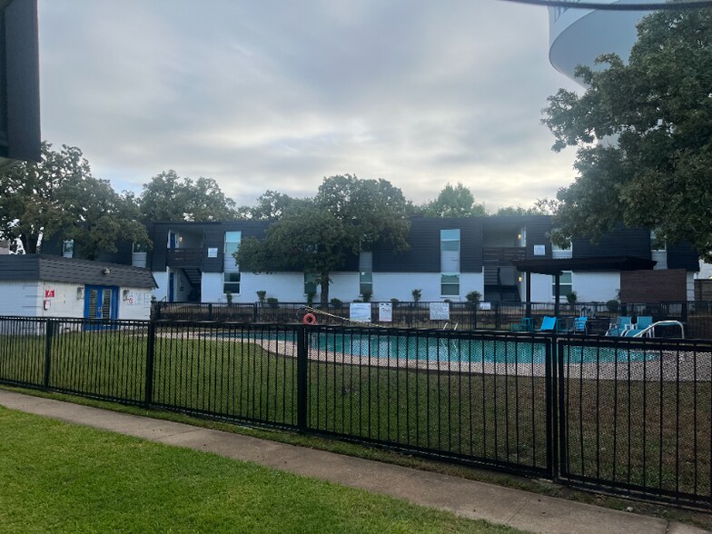 Building Photo - 531 Bedford Rd