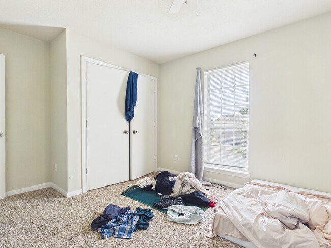 Building Photo - 513 Camp Ct