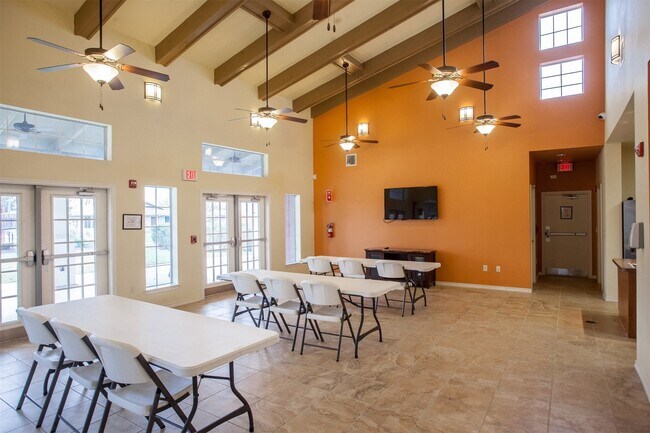 Building Photo - 1801 Bosquez St