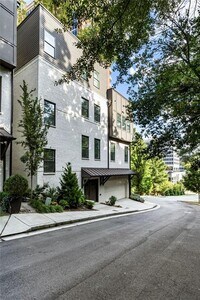 Building Photo - 1819 Huntington Hills Ln NW