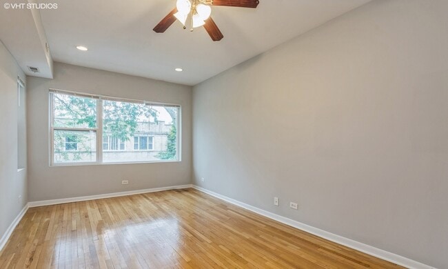 Building Photo - 3818 W Ainslie St