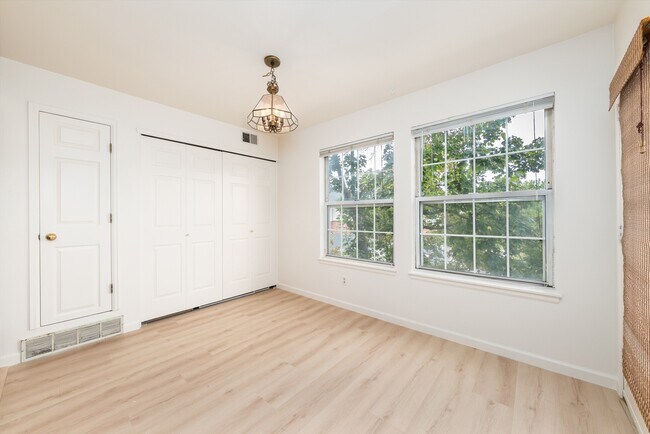 Building Photo - 6775 S Ivy St