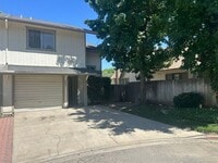 Building Photo - 2 Bedroom 1.5 Bathroom Condo In SE Visalia!!