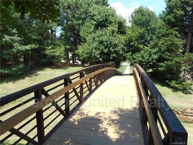 Building Photo - 8431 Leeper Dr