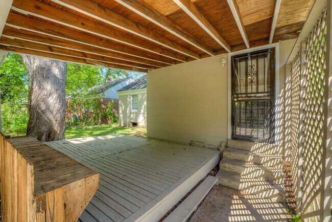 Building Photo - Move-In Special: Qualified Tenants Get 50%...