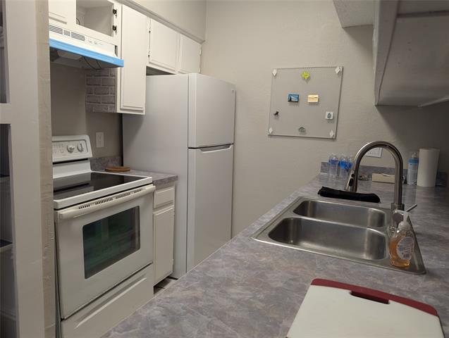 Building Photo - 7522 Holly Hill Dr