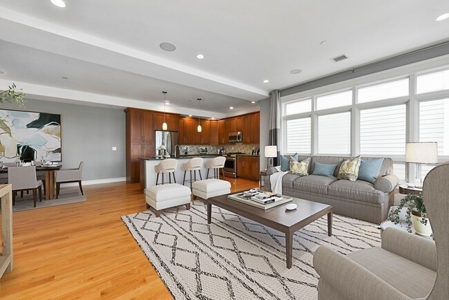 Building Photo - 350 W 2nd St