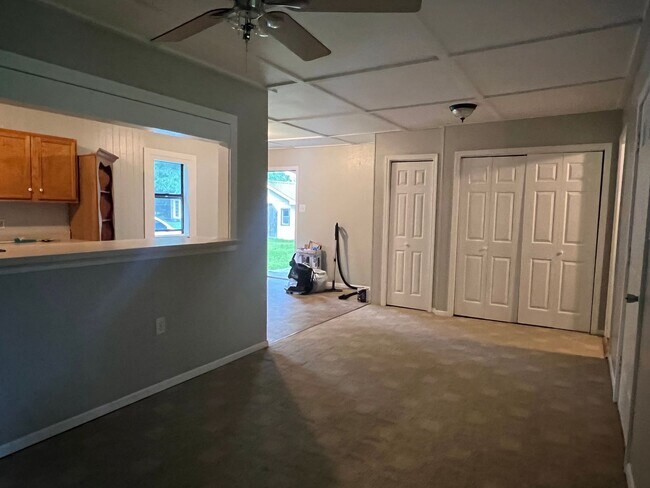 Building Photo - 1 BED 1 BATH PRIVATE RETREAT!