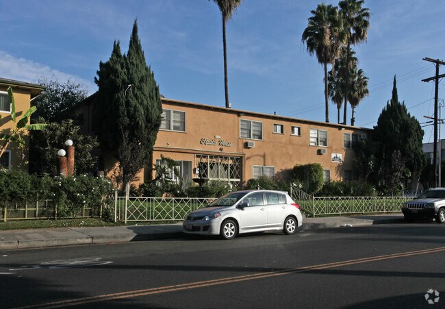 Building Photo - Studio House