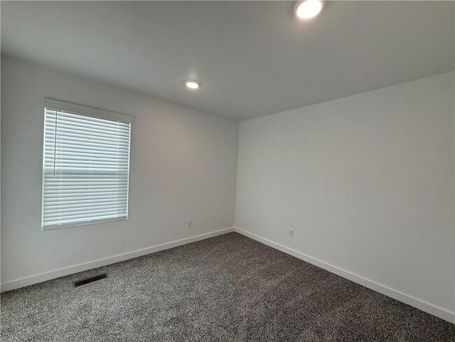 Building Photo - 851 Reading RR Ln