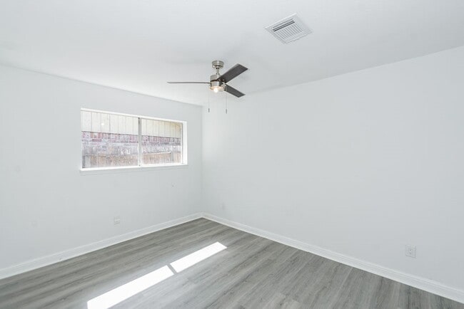Building Photo - 11423 Hazen St