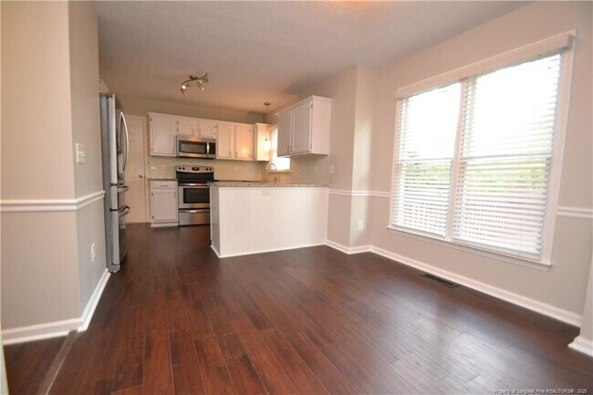 Building Photo - 712 Penncross Dr