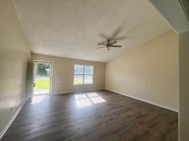 Building Photo - Freshley Painted! Updated Flooring! Pets o...