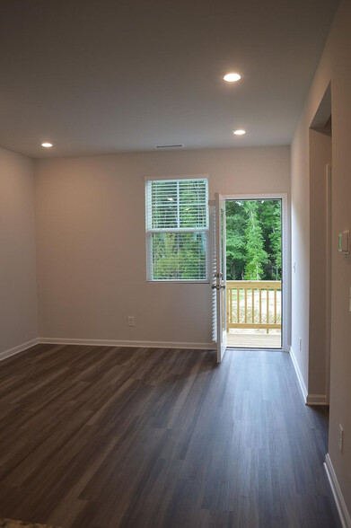 Building Photo - Room in Townhome on Southern Magnolia Dr