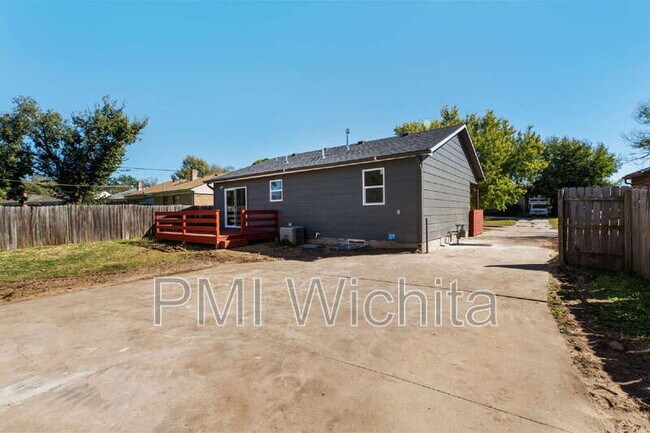 Building Photo - 1147 Inverness Dr