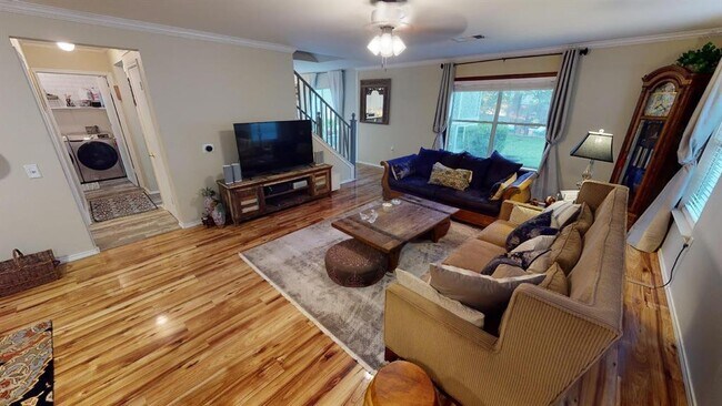 Building Photo - 6616 Piedras Blanco Dr