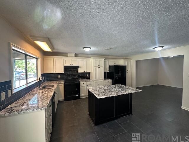 Building Photo - 5017 Parkoaks Dr