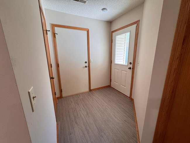 Building Photo - Fully Updated 2 Bed, 1 Bath End-Unit Townhome