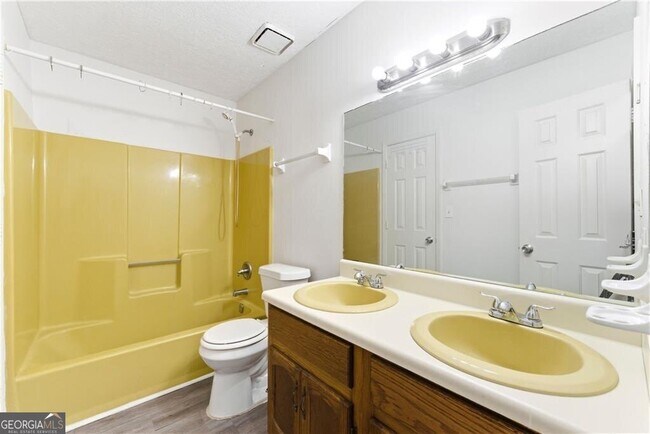 Building Photo - 2130 Fieldstone View Ct SE