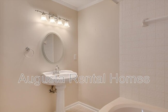 Building Photo - 106 Riverbend Dr