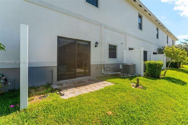 Building Photo - 617 SW 11th St