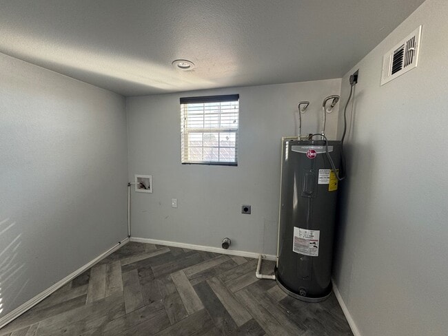 Building Photo - 2700 Cumberland Rd