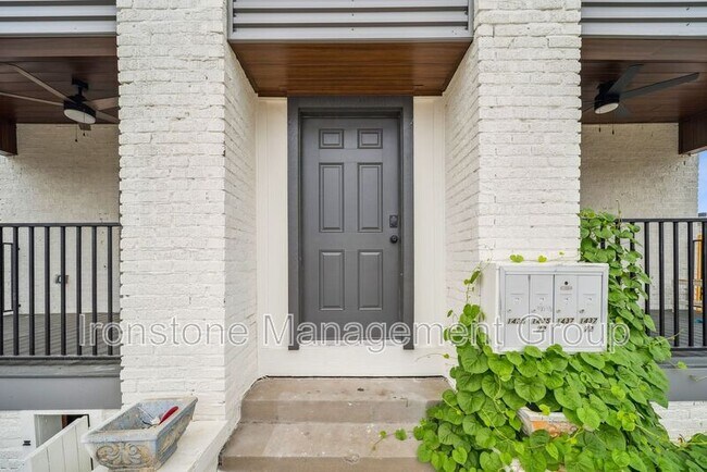 Building Photo - 1435 S Peoria Ave