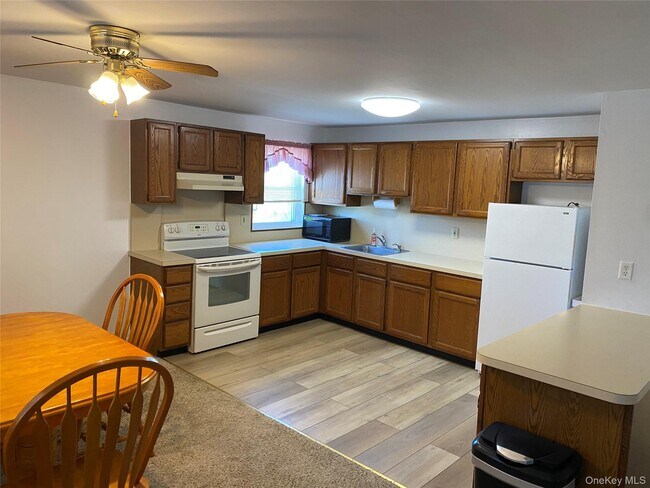 Building Photo - 124 Chelsea Ave