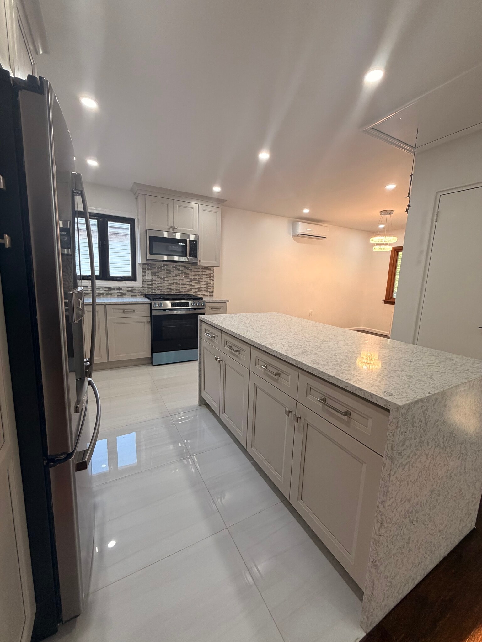 kitchen - 15520 Killarney St