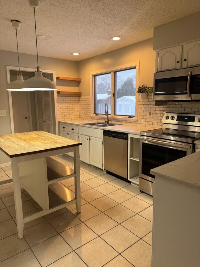 Building Photo - 1519 Trebor Rd