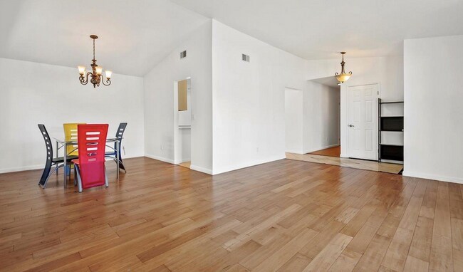 Building Photo - 4 bed 2 bath move-in ready home located in...