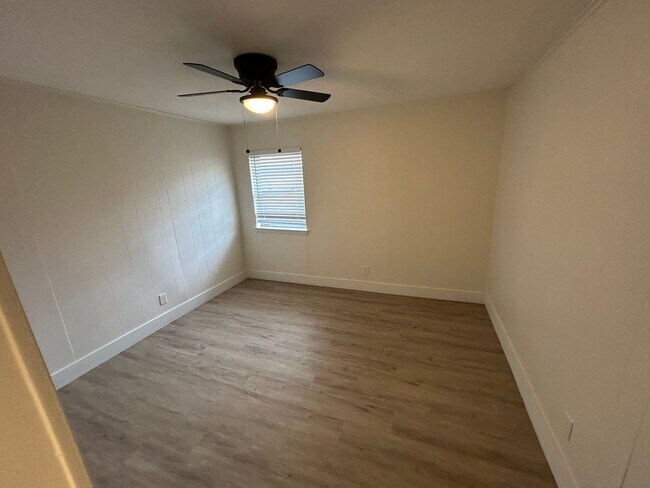 Building Photo - 1115 Westmoreland Dr