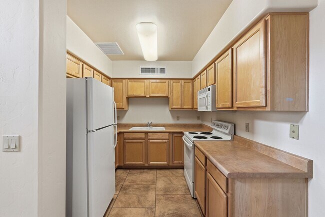 Building Photo - 630 Harvill Dr
