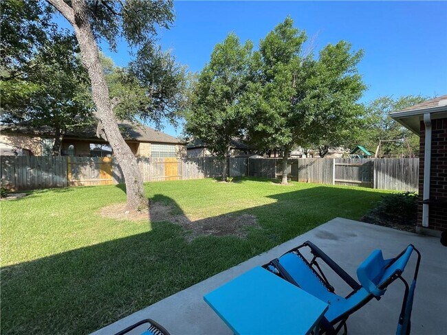 Building Photo - 501 King Eider Ln