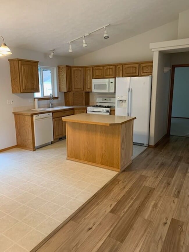 Building Photo - 9049 Torrey Ln