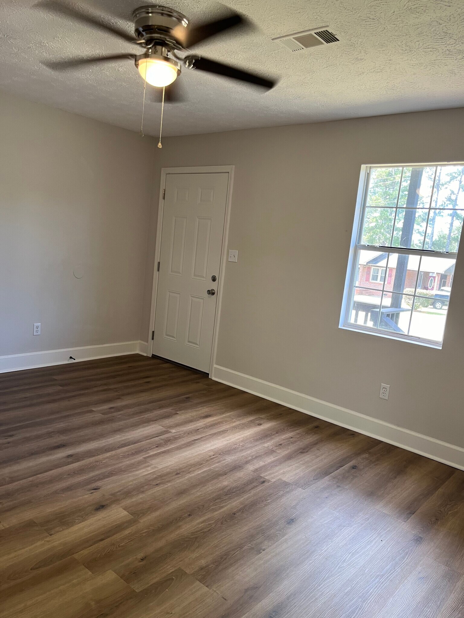 Living room - 116 Bradley Cir