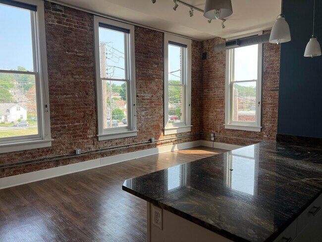 Building Photo - 148 W Broadway St