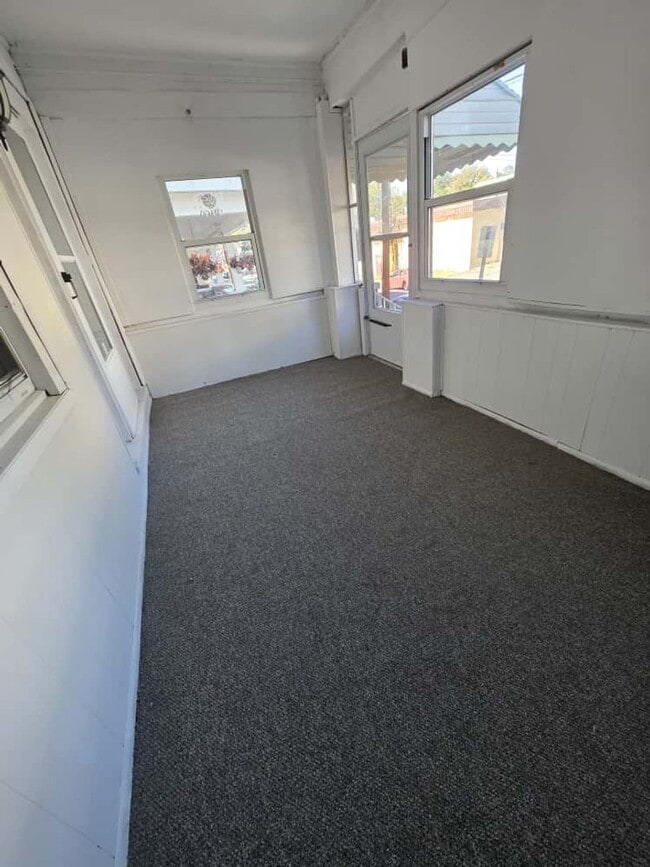 Building Photo - 647 Edgewood Ave