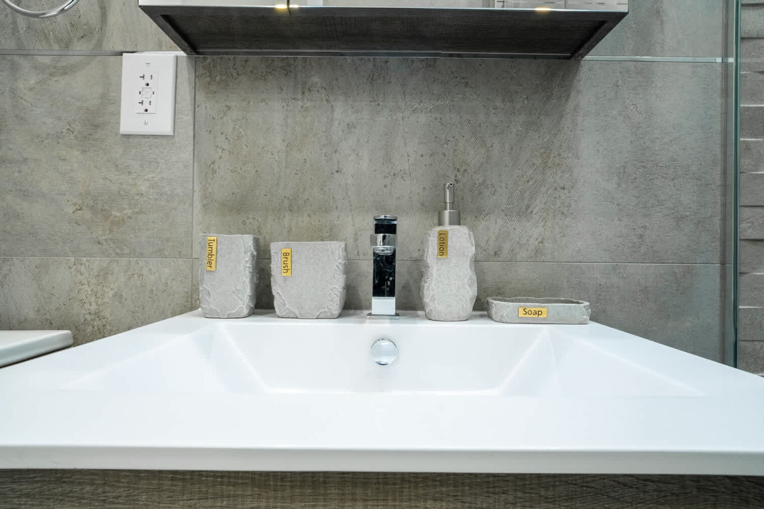 Building Photo - 317 E 78th St